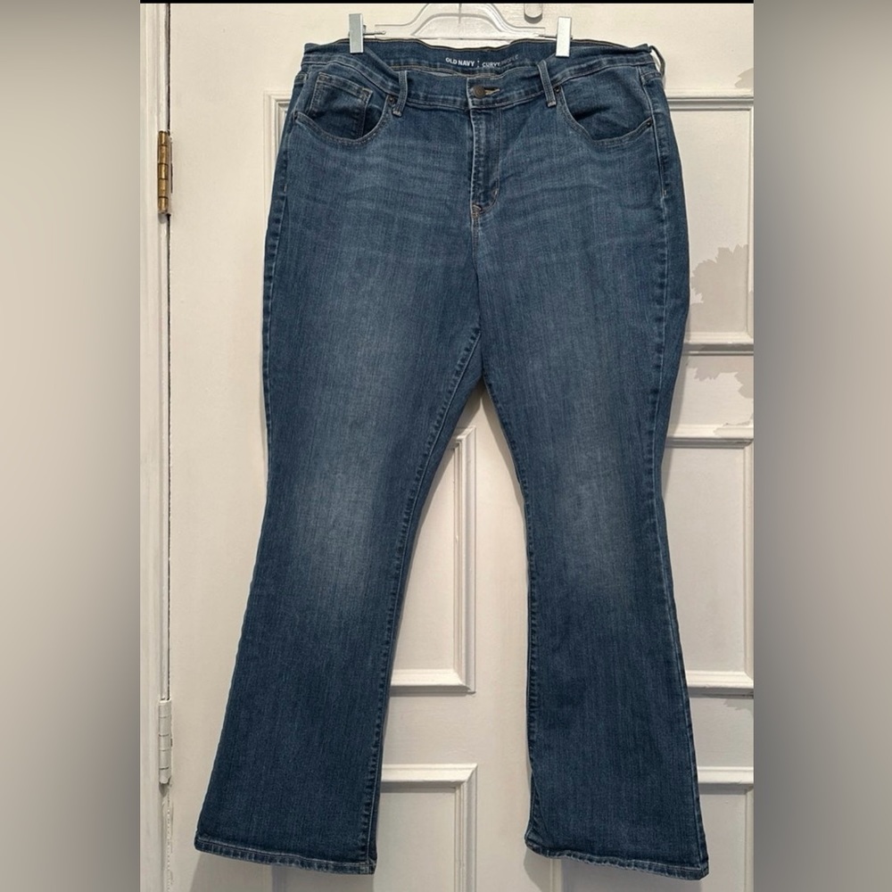Old Navy Curvy Midrise blue jeans. Size 16short. No rips or tears.